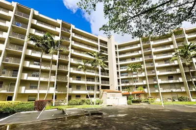 3940 Inverrary Boulevard #701a 1