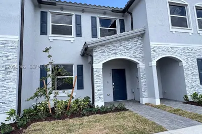 1182 SE Palm Ter #. 1