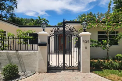 935 Alfonso Ave 1