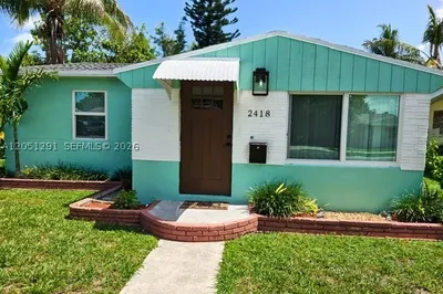 2418 Scott St 1