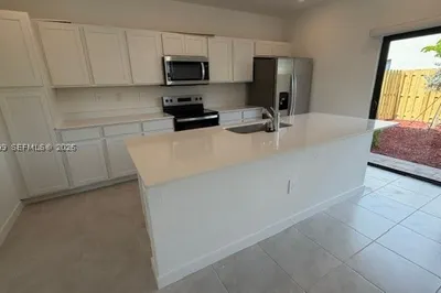 1302 NE 4th Ave 0 1