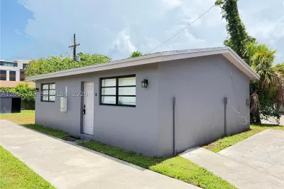 2247 Taylor St #8 1