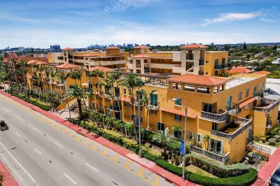 8888 Collins Ave #113 1