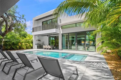 280 NW 47th St 1
