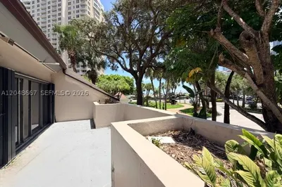 520 Brickell Key Dr #O208 1
