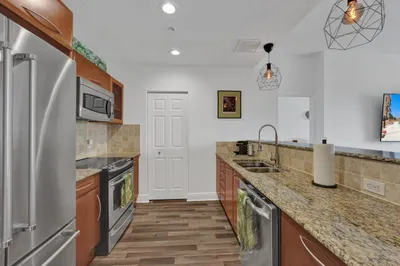 511 LUCERNE Avenue #613 1