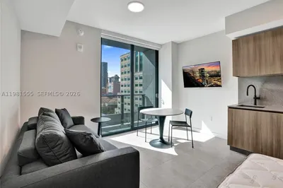 121 NE 5 St #801B 1
