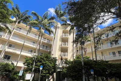 3600 Oaks Clubhouse Dr #504 1