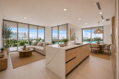 2411 Laguna Circle #306 1