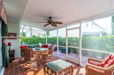 221 Waterside Dr #221 1