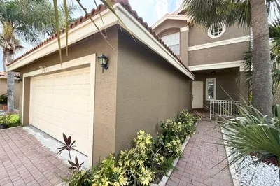 5487 Queenship Court 1