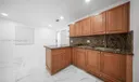 661 E 7th St Photo