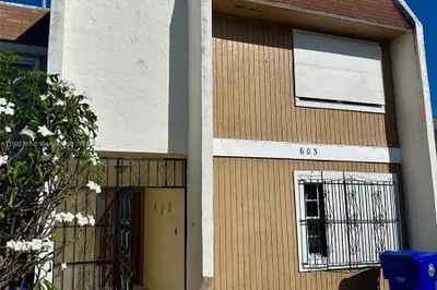 603 NW 10th St 1