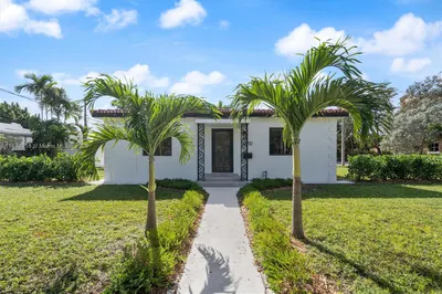 4050 SW 2nd St 1