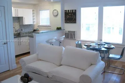 1611 Michigan Ave #13 1