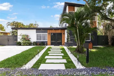 3056 NE 14th Ave 0 1