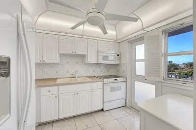 3221 NE 8th Street #405 1