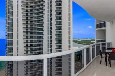 15901 Collins Ave #2807 1