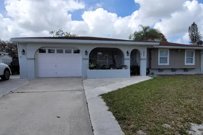 262 NE Floresta Drive 1