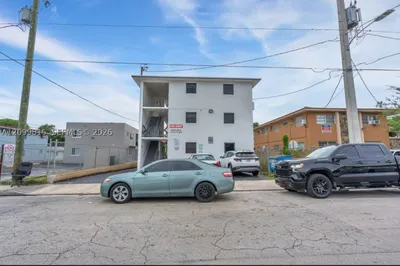 220 SW 18th Ave 1
