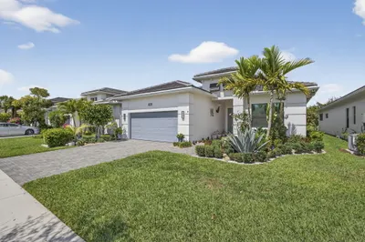 5492 St Armands Way 1