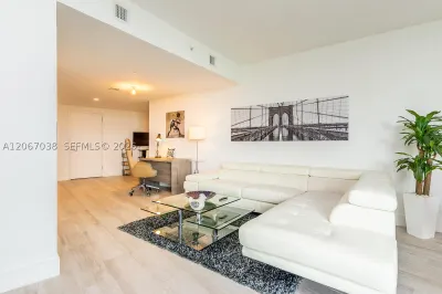 121 NE 34th St #1014 1