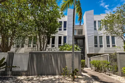 711 SE 16th Court 1
