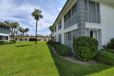 801 SE Central Parkway #7 1