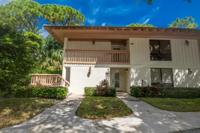 563 Brackenwood Place 1