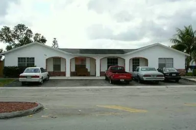 7600 SW 10th St 1