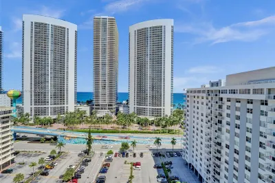 WAKE UP TO STUNNING OCEAN AND INTRACOASTAL VIEWS E