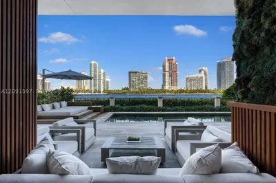 6800 Fisher Island Dr #6811 1
