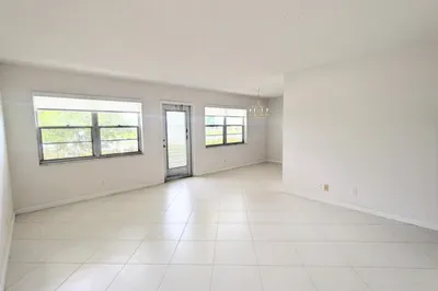 Large Living Area w Tile Floors