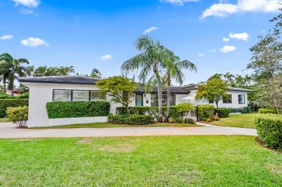 2401 N Lakeside Drive 1
