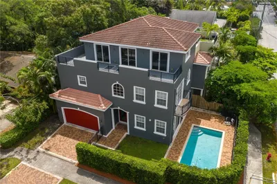 486 SW 5th St 1