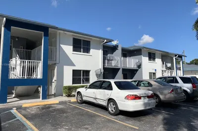960 NW 15th St #3 1