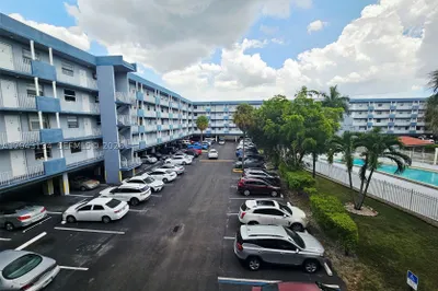 1655 W 44 PL #315 1