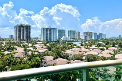 19370 Collins Ave #918 1