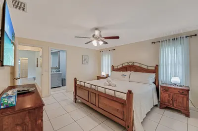 427 Las Palmas Street 1