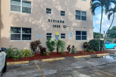 1830 Dixieanna St #205 1