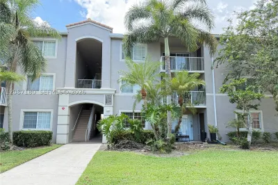 5045 Wiles Rd #303 1