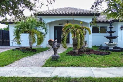 490 W 39th Pl 1