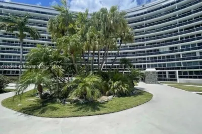 900 Bay Dr #311 1