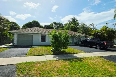 8 NE 9th Avenue 1