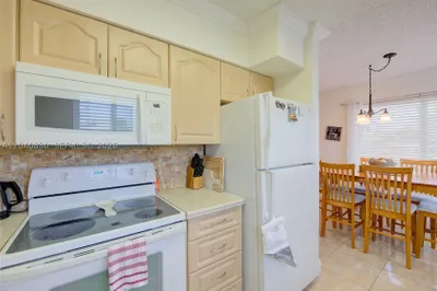920 SW 10th Ter #12R 1