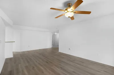 900 Crestwood Court S #902 1