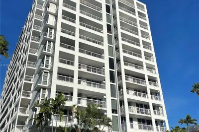 9341 Collins Ave #1202 1