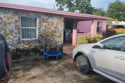 1437 NW 116th Ter 1