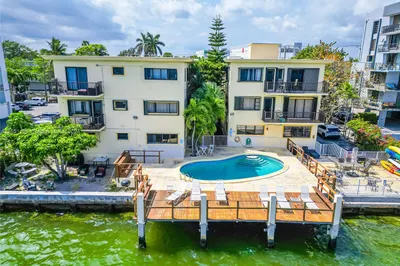 7845 NE Bayshore Ct #9 1