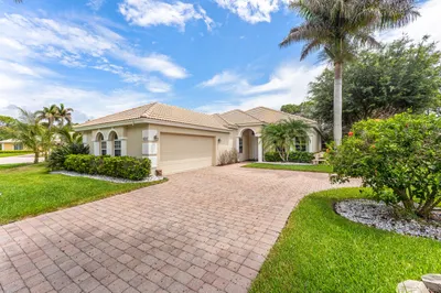 4717 NW Winter Oak Court 1